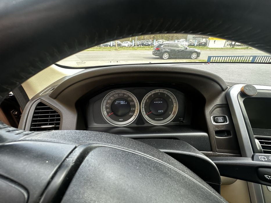 Volvo xc60 3200cm 2 z Kanady