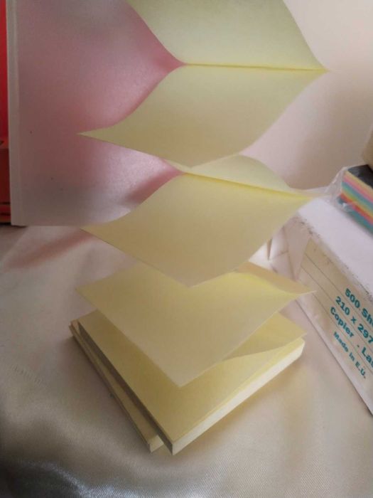 Lote de Materiais de Escritório / Escola • Dossiers / Papel / Etc.