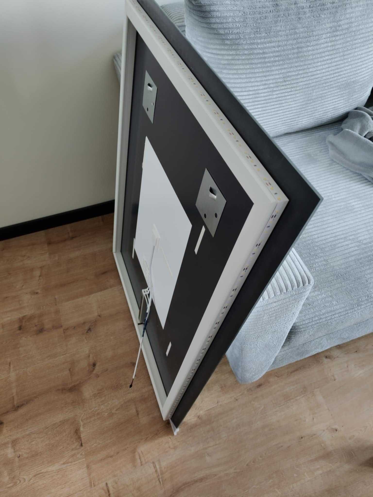 LUSTRO LED NA WYMIAR ŁAZIENKOWE 70x90 (szerokośćxdługość)