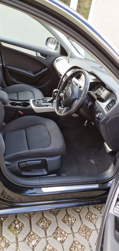 Сидение, консоль, подлокотник. Audi A4 b8 универсал потолок. Козырёк.