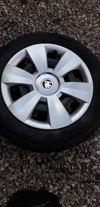 4 koła - opony zimowe (obręcze stalowe + kołpaki) rozmiar 185/60 R15