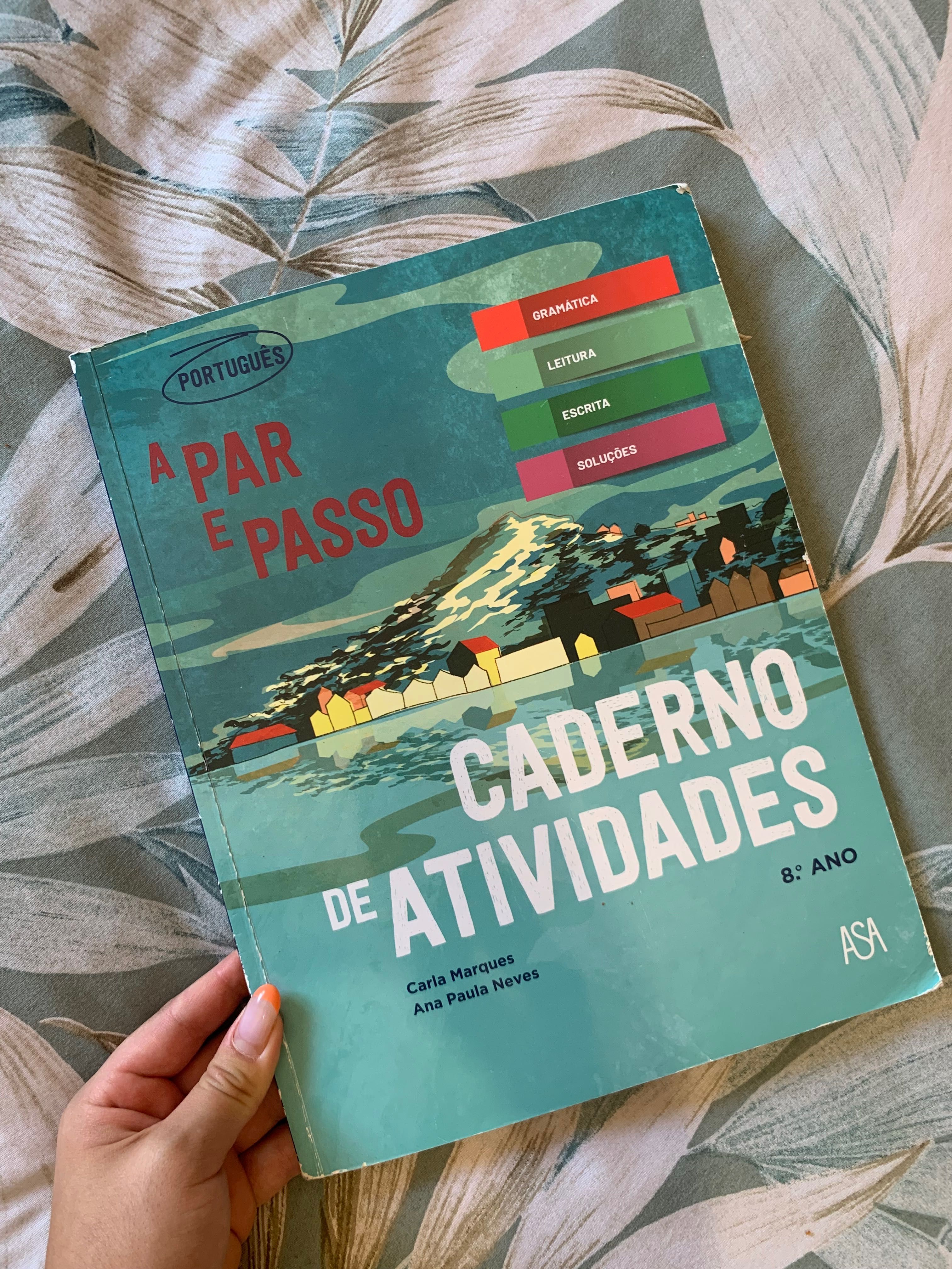 Vendem-se cadernos de atividades do 8.º ano de escolaridade