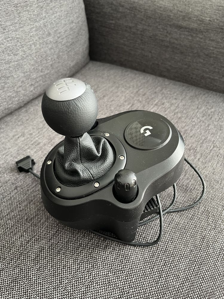 Logitech G923 + Logitech driving force shifter