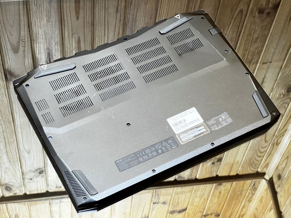 Acer Nitro 7, GTX1660ti, I7 9750h, 144hz