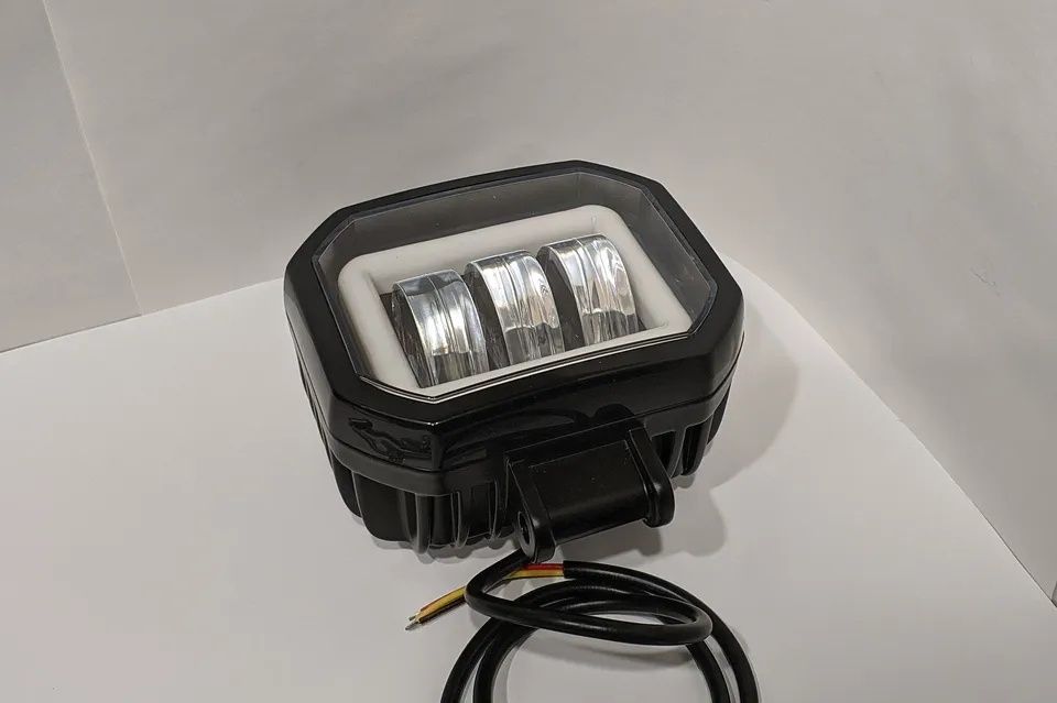 Світлодіодна LED універсальна фара ближнього світла з лінзами 20 30Вт