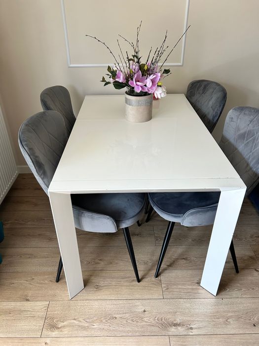 Stół biały rozkładany