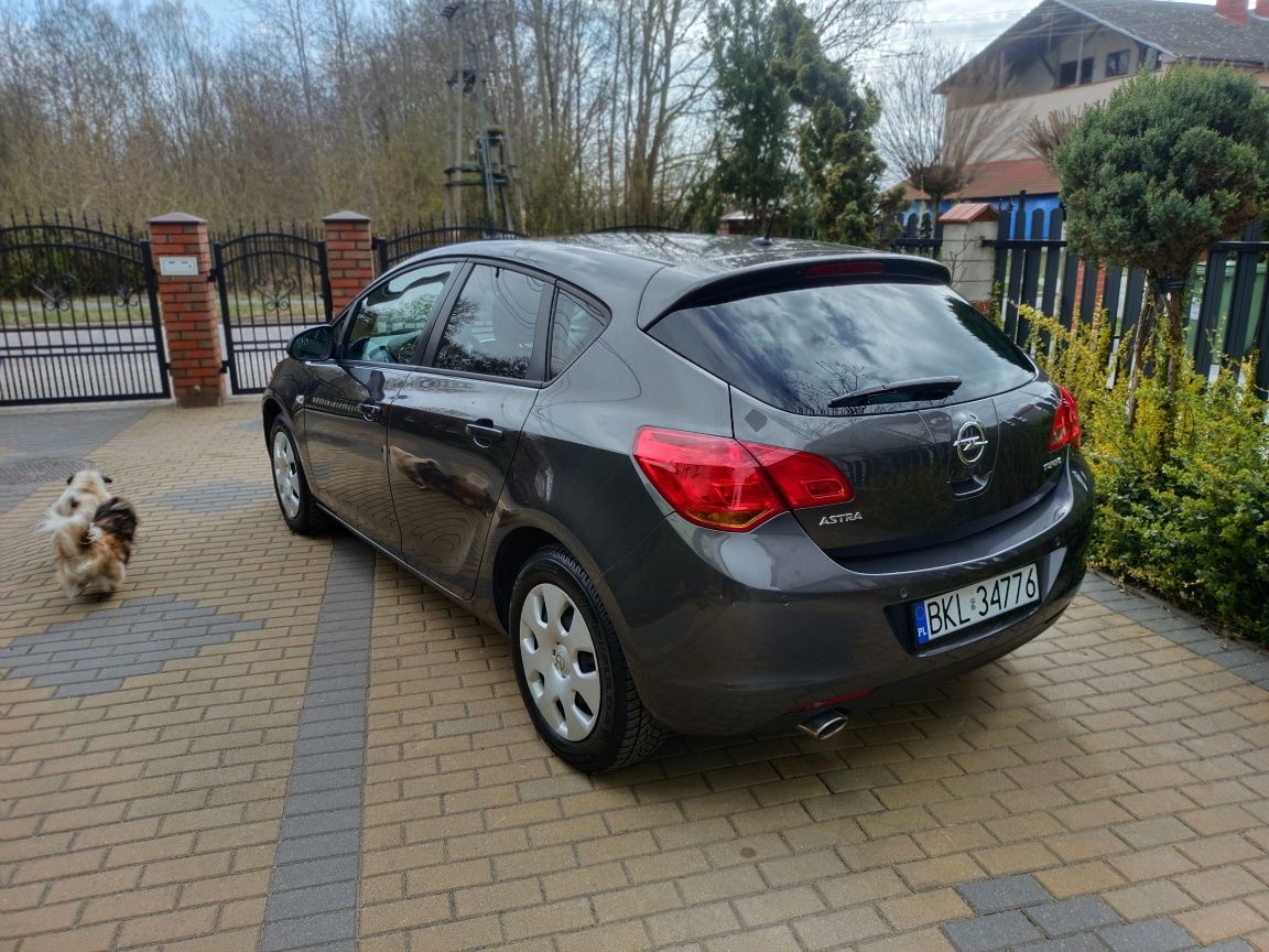 Opel Astra J / 1.4 turbo 140 KM / Grzana kierownica / Zadbany /