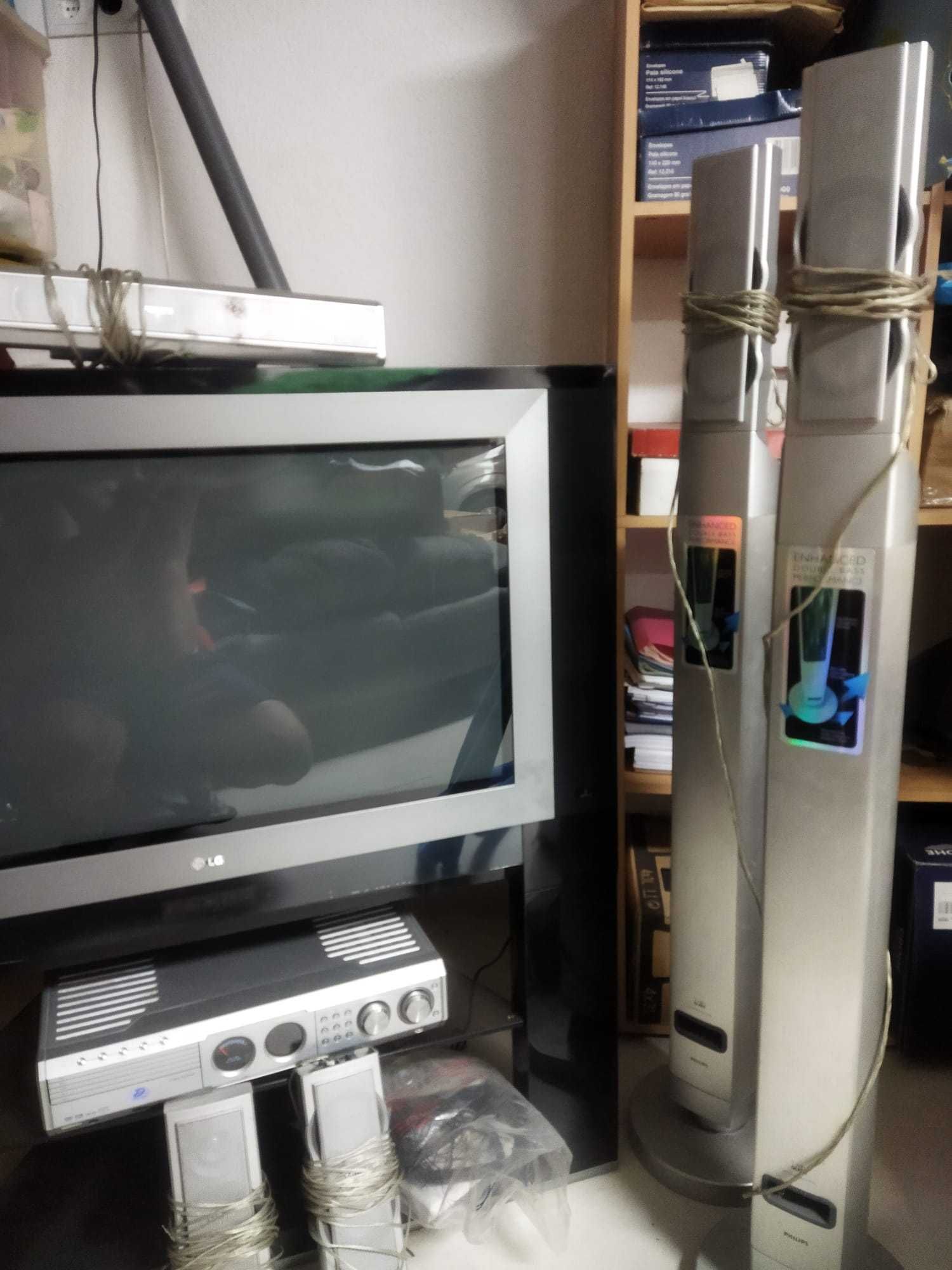 Televisão LG Lafinion 82w com sistema Surrond PHILIPS MX5700D/25S