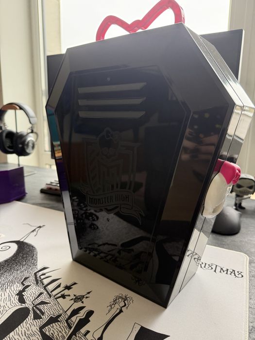 Монстер Хай Дракулаура з шафою Дракулокер