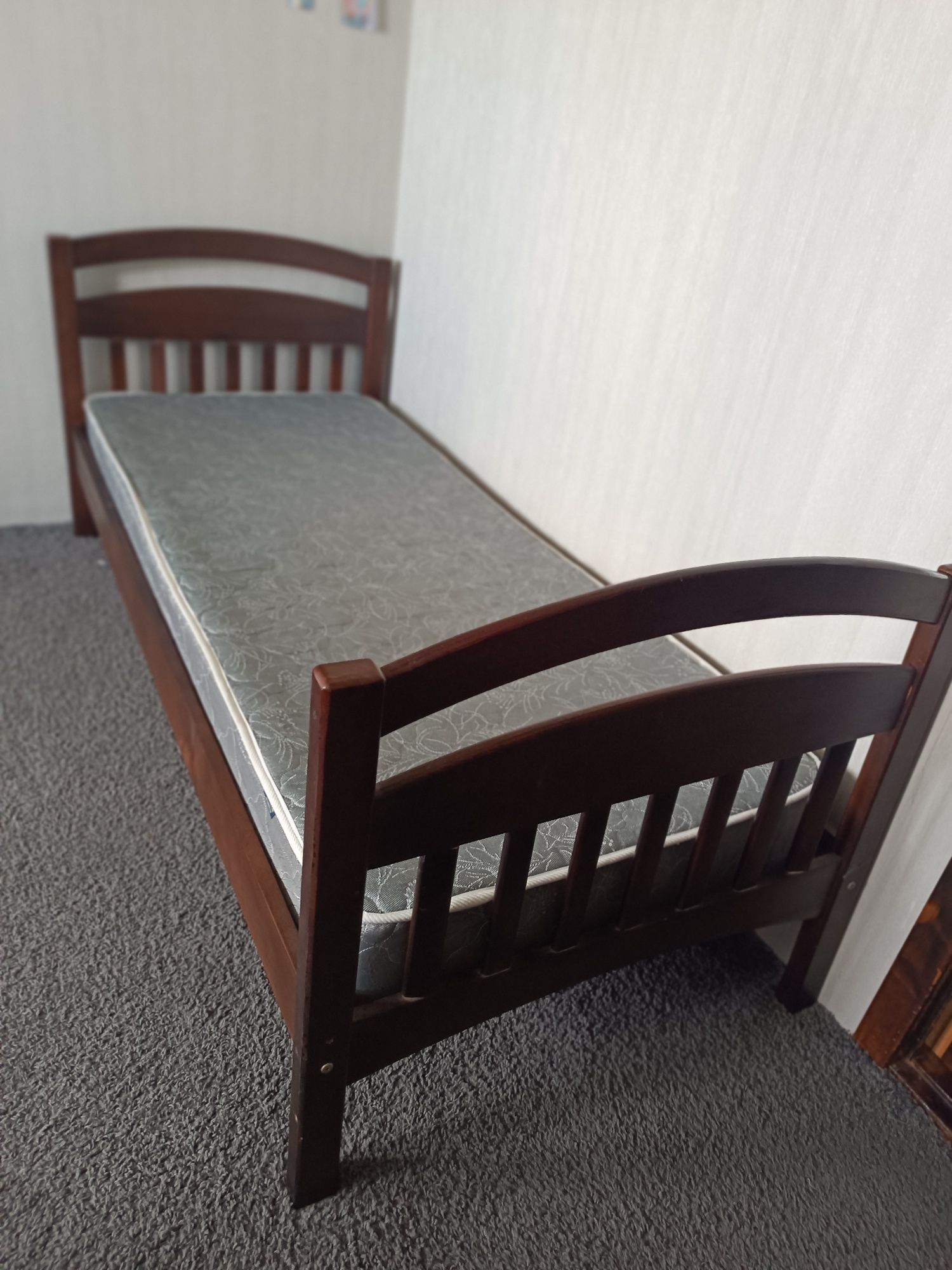 Продам ліжко з матрацом
