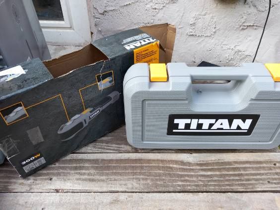 Titan TTB892MLT 300W Elektryczne narzędzie wielofunkcyjne 240V