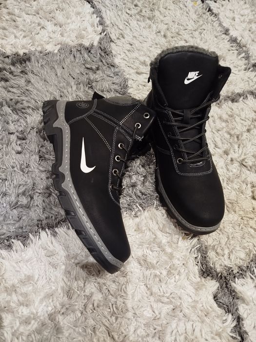 Nowe zimowe buty męskie.
