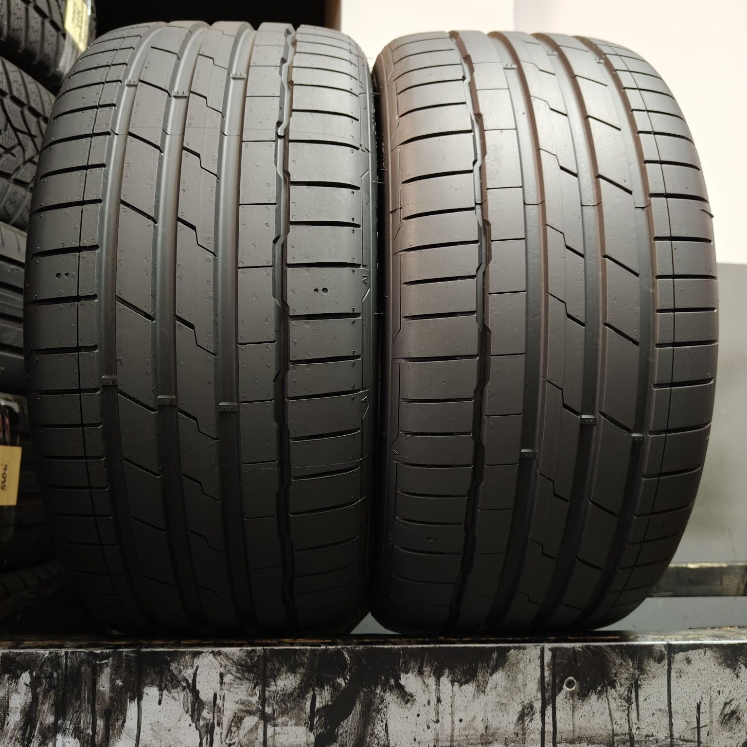 235/35/19 XL Sprzedam parę opon letnich Hankook