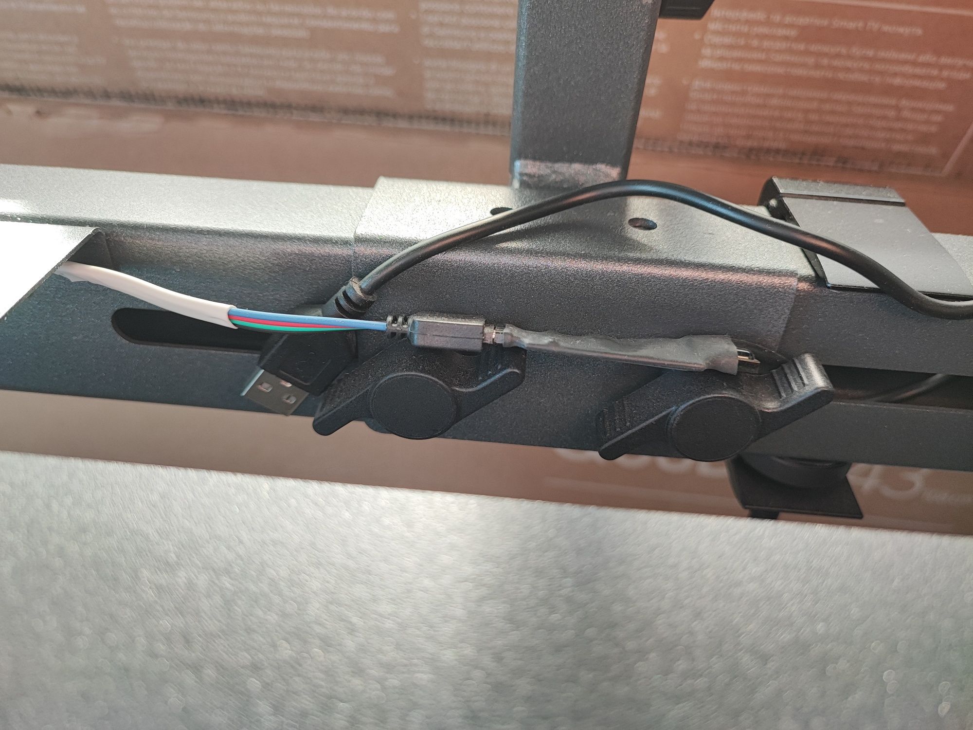Secretária de estúdio em metall com LEDs
