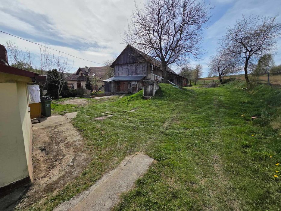 Sprzedam dom drewniano-murowany 60m2, działka 23,59a.