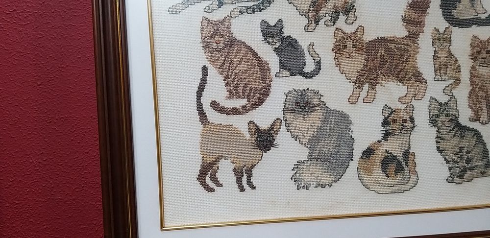 Quadro com gatos, em ponto cruz.