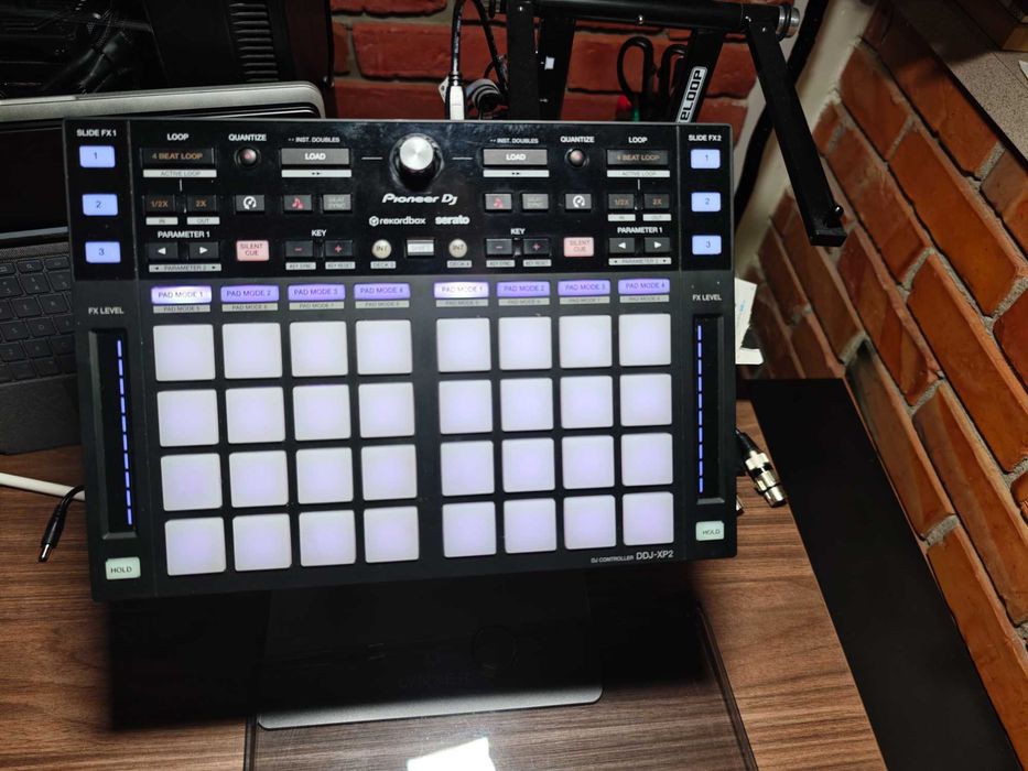 Kontroler Pioneer DDJ XP2 Serato rekordbox statyw