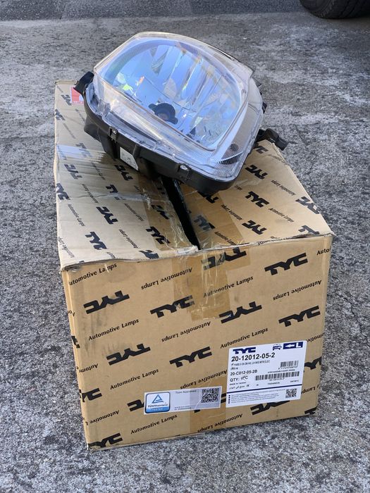 Farol Toyota Yaris II NOVO