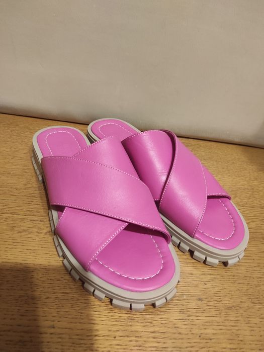 Шлёпанцы кожаные