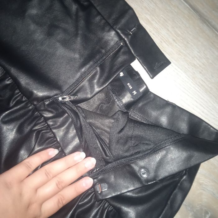 Spódnica czarna skórzana