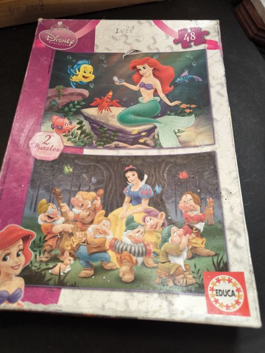 2 Puzzle Disney Princesas Ariel e Branca de neve.