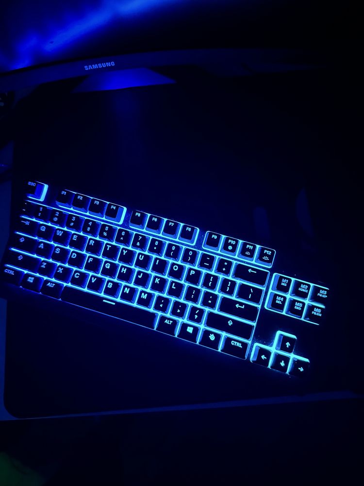 Zestaw Gamingowy: Klawiatura SteelSeries Mysz Razer, podkladka razer