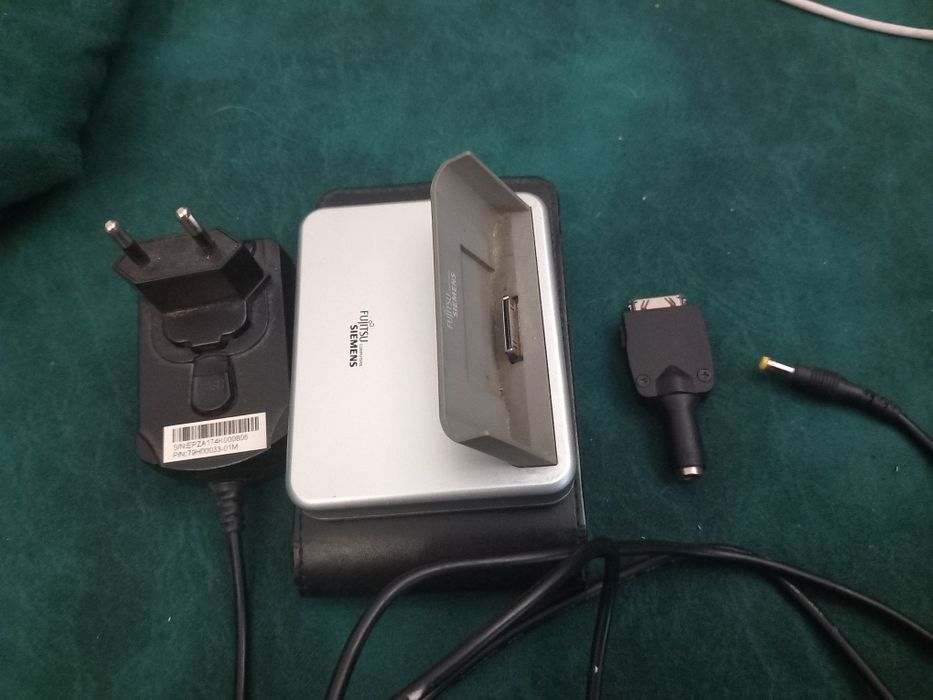 Комунікатор Fujitsu Siemens Pocket LOOX PL500CS + док-станція, зарядка