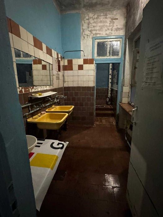 Окрема кімната в комунальній квартирі, 2 хвилини від метро «Нивки».