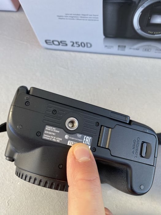 Canon EOS 250D DSLR