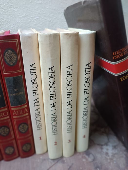 Enciclopédias e livros