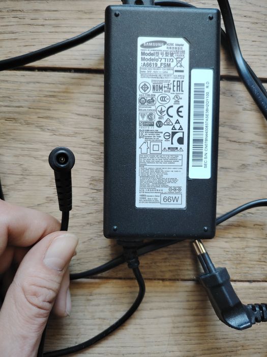 Zasilacz do laptopa samsung