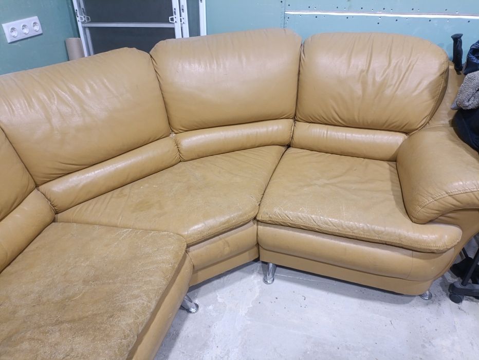 Диван угловой кожаный, кровать