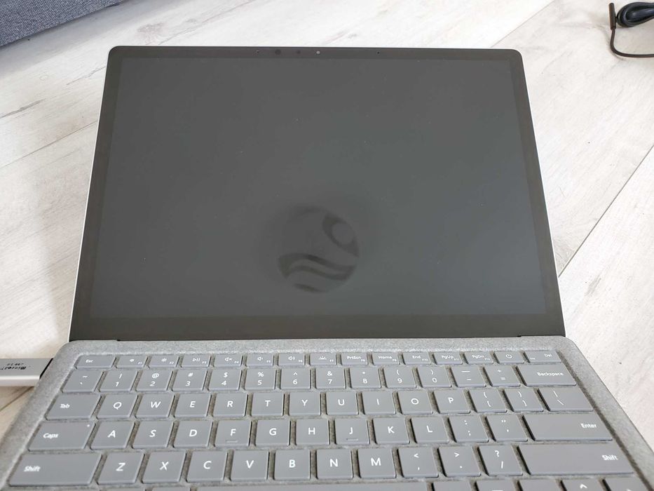 Microsoft Surface Laptop 2 1782 13.5" QHD M3-7Y30 SSD 128Gb RAM 4Gb