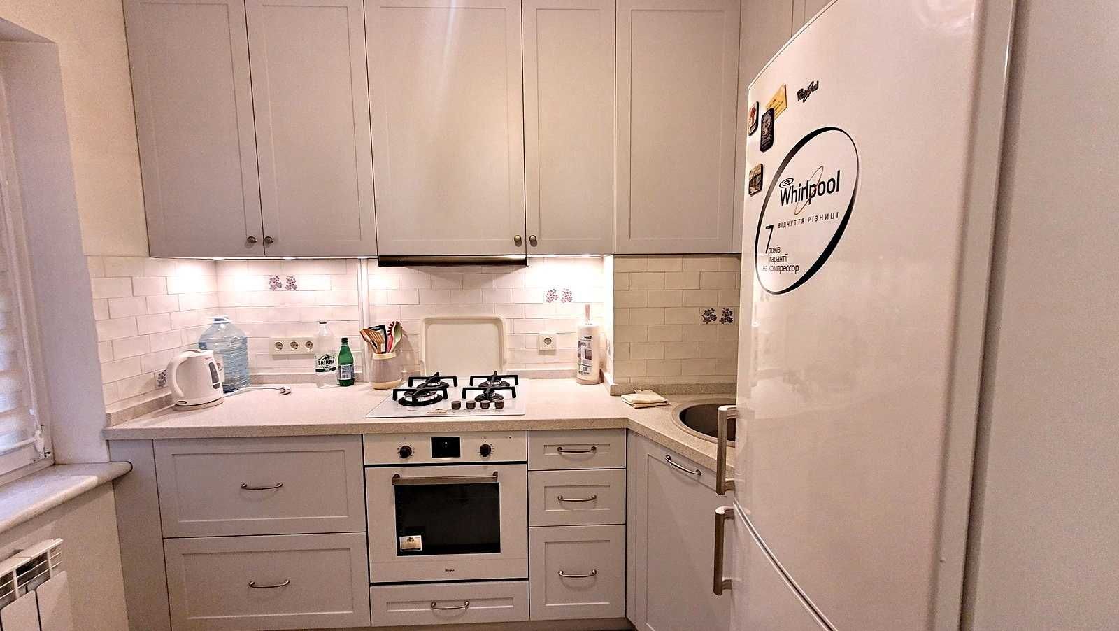 Продам 2 комнатную квартиру. Центр Таирова. Капремонт, мебель, техника