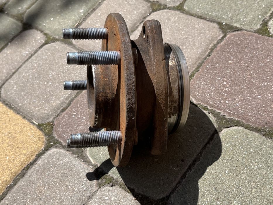 Продам правий передній ступічний підшипник Cadillac ATS 2016