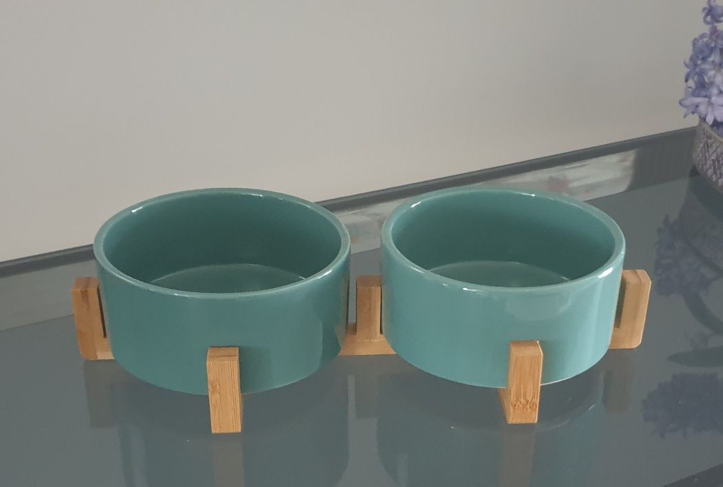 Komplet dwóch ceramicznych misek na stojaku