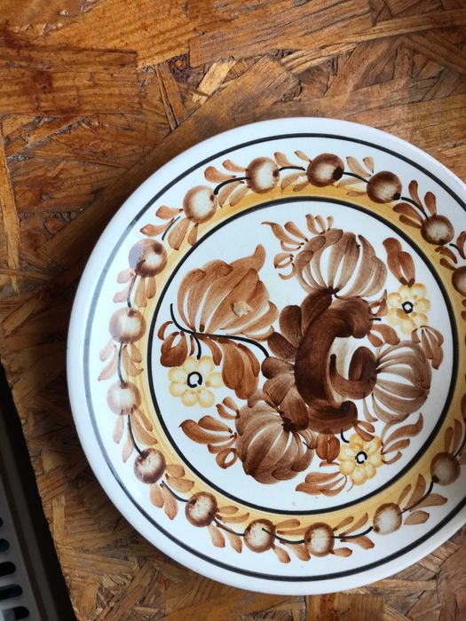 Talerz ręcznie malowany. Koło