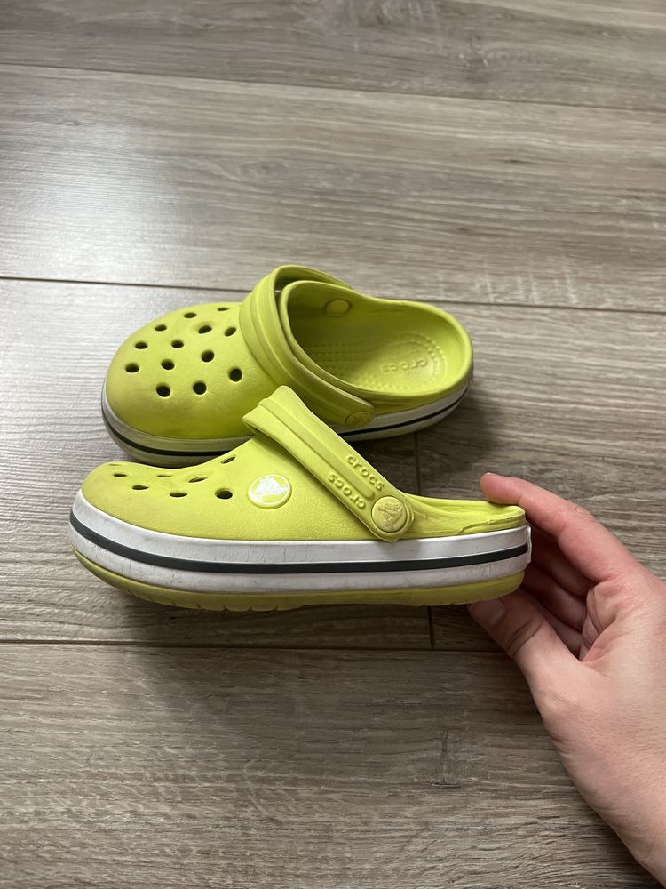 Дитячі тапочки crocs