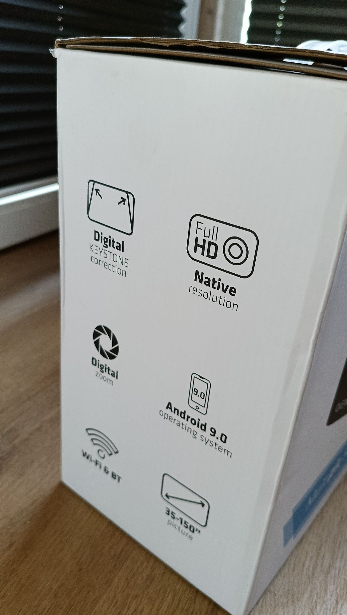 Projektor OVERMAX Multipic 5.1 wraz z uchwytem do montażu