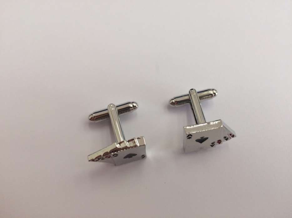 Botões de punho poker | ases | cartas | poste barbearia