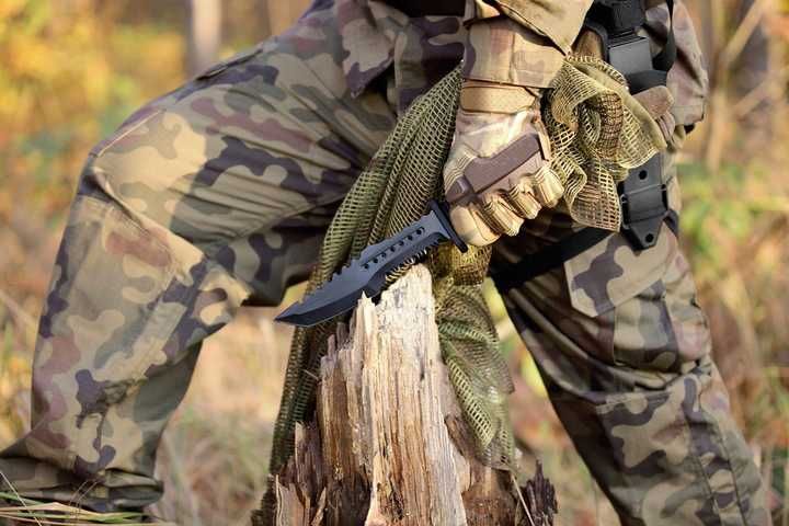 Nóż WOJSKOWY taktyczny bojowy SURVIVAL krzesiwo ABS kabura ZĘBY ND207