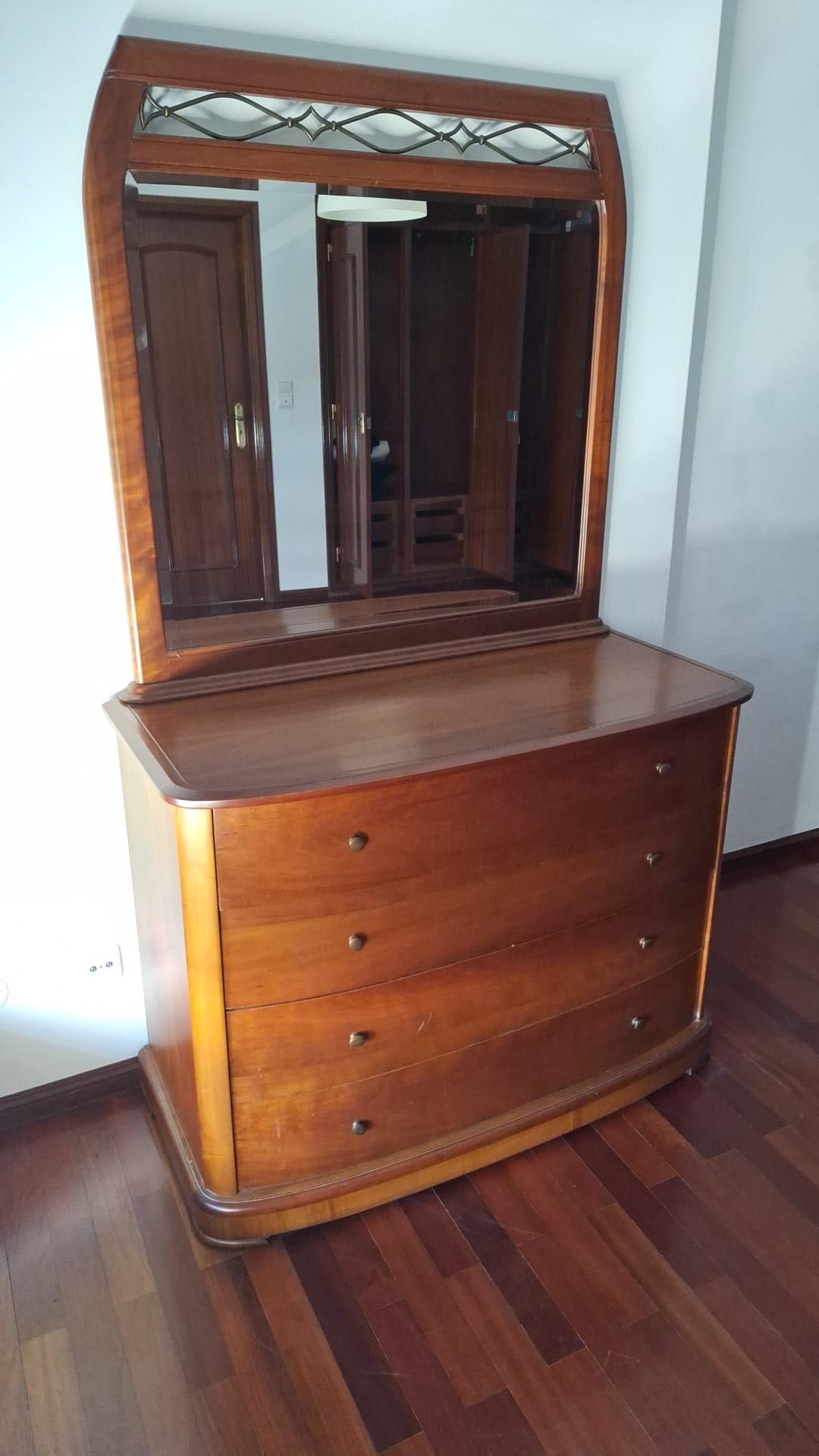 Cómoda de Madeira com Espelho