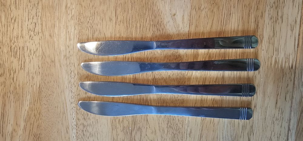 4 noże stołowe (cztery sztuki)