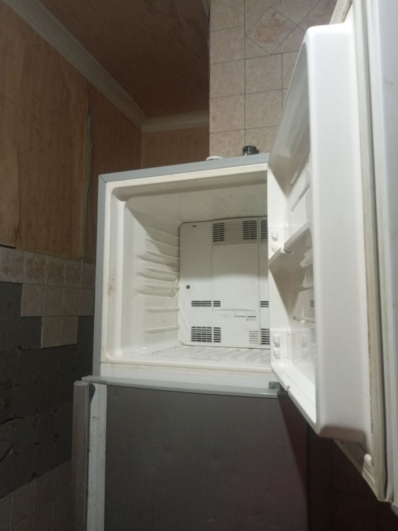 Холодильник sharp sj 304n sl б/у.