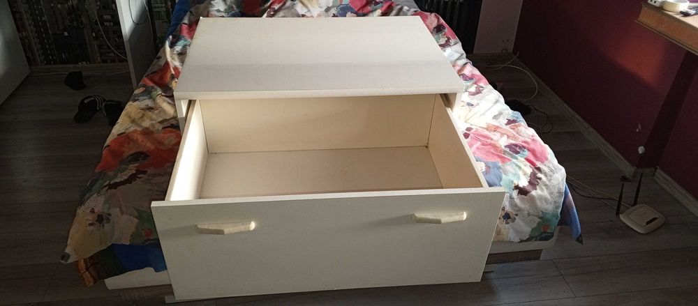 Duża głęboka biała szafka