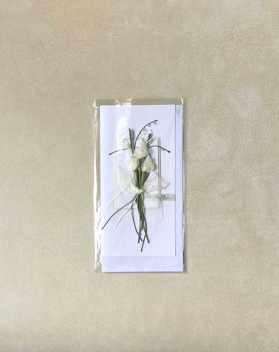 Біла об'ємна вітальна листівка квіти ручна робота С Днем 8 Марта