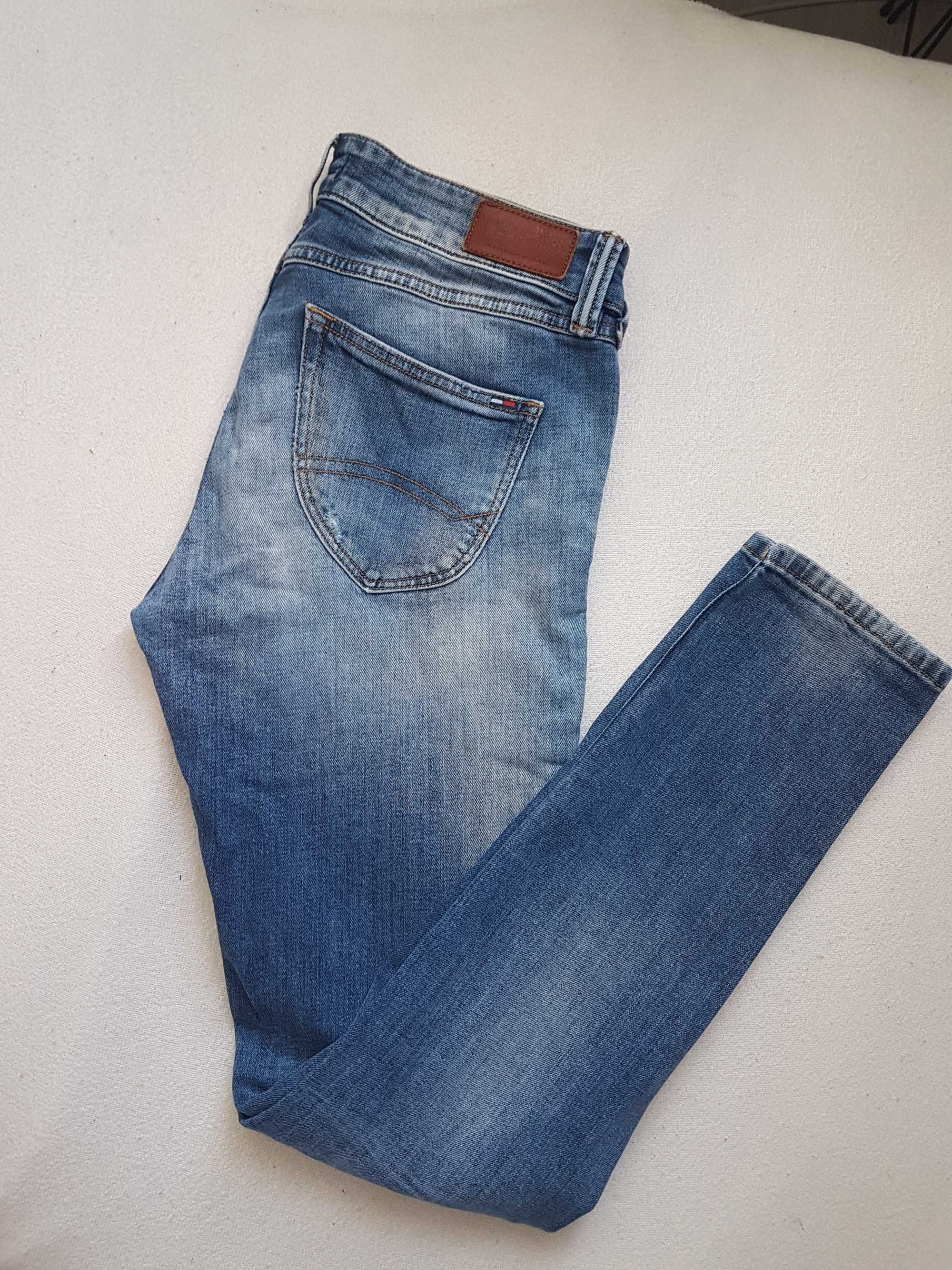 Spodnie jeansowe skiny z dziurami na kolanach w28 l30 Tommy Hilfiger