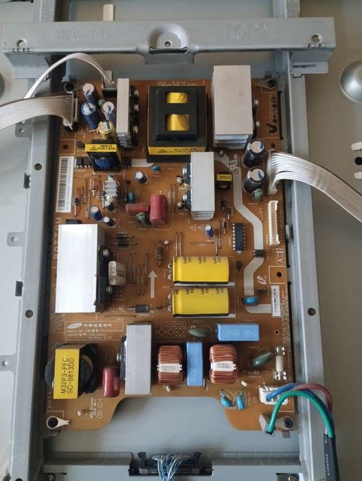 Телевизор Самсунг 37" Samsung LE37A450C2XUA разбита матрица.