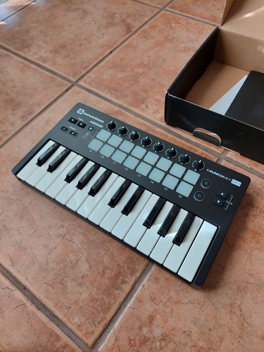 Teclado MIDI Novation Launchkey Mini MK2