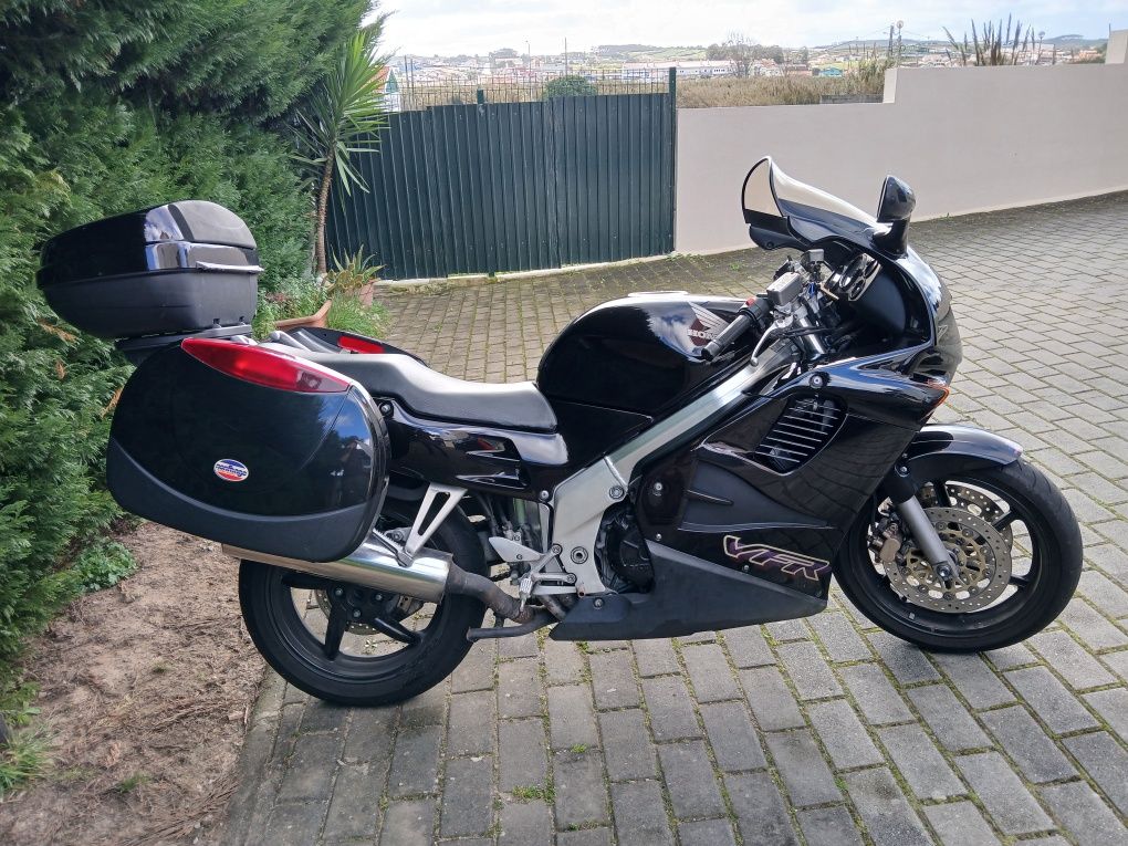 HONDA VFR750 Ano 1994 com Kit de 3 malas de viagem